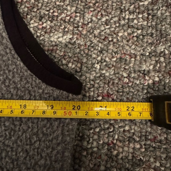 Carhartt Gray and Black Vest for Versatile Layering - Picture 14 of 14